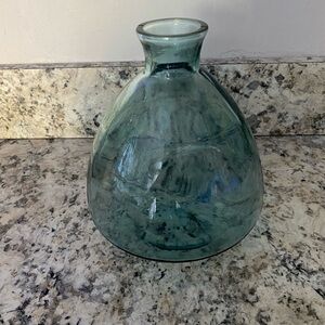 Elegant Glass Vase in Teal